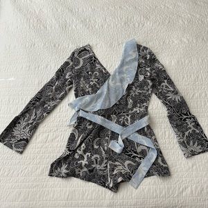 Diane von Furstenberg black/white floral ruffle silk romper Size 2